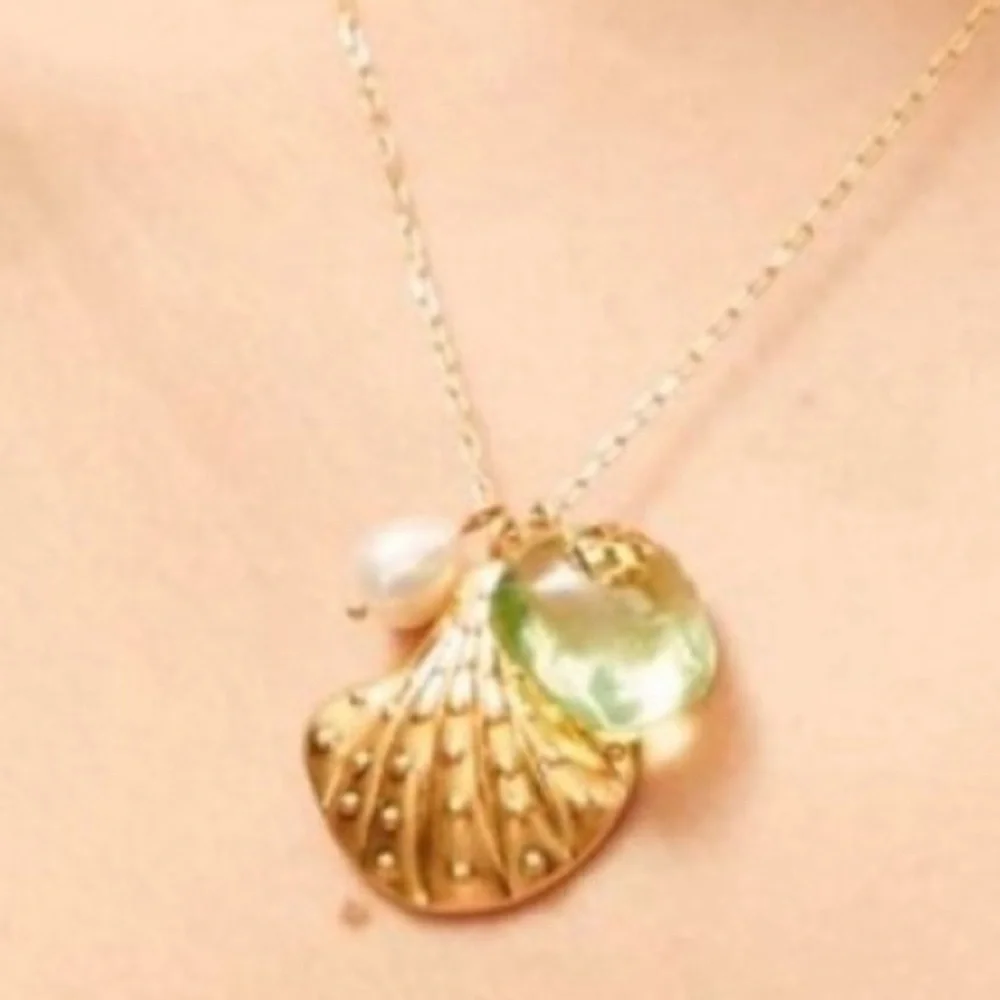 Designers Brands For Customers That Love To Wear Casual and Elegant Accessories